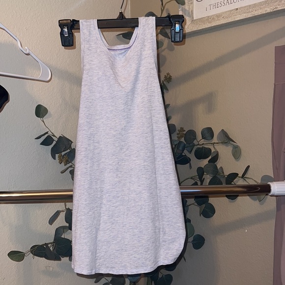Lululemon all tied up tank - Picture 3 of 3